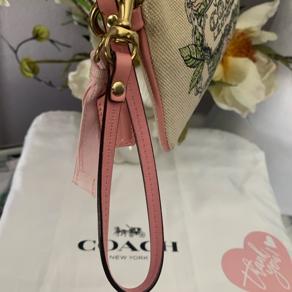 🔥SOLD🔥 Limited Edition Coach Floral Canvas Wristlet Leather Trim and Bow
Charm - Picture 9 of 9